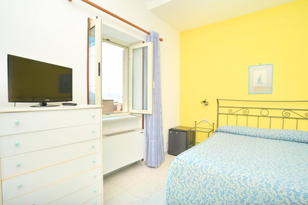 Hotel Celeste Procida Buitenkant foto