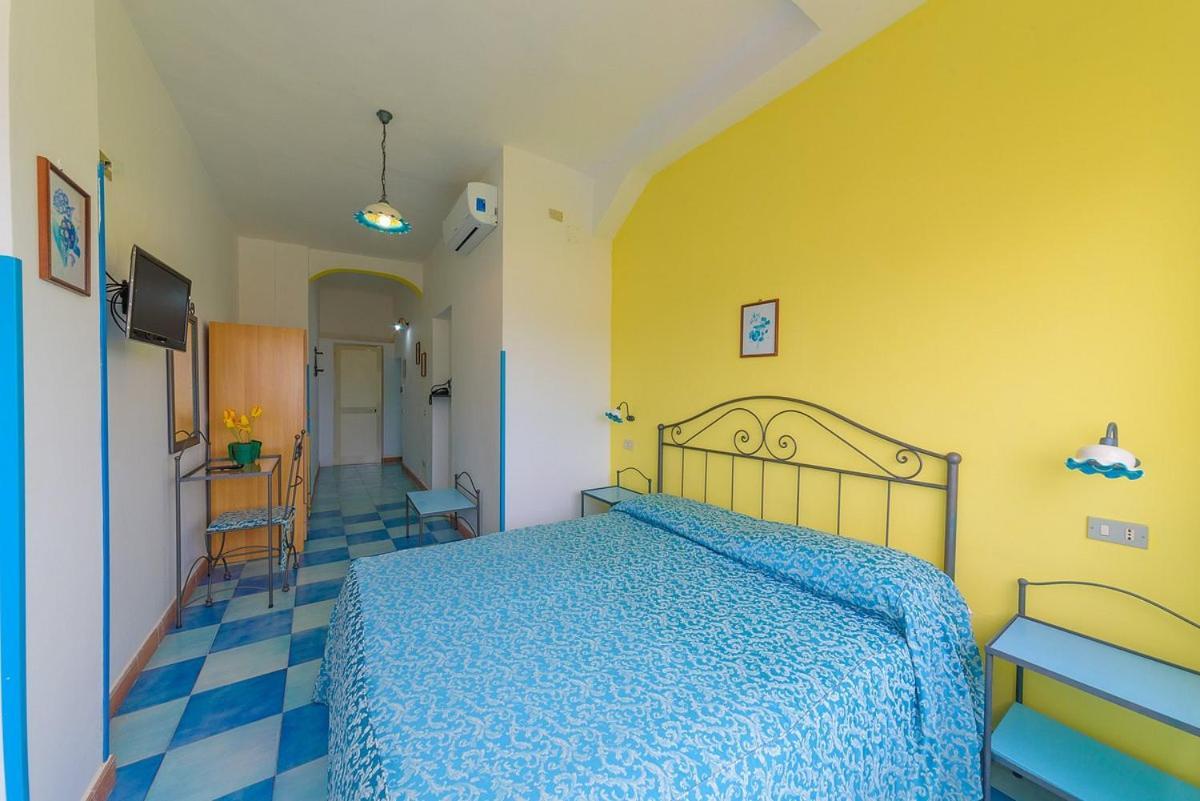 Hotel Celeste Procida Buitenkant foto